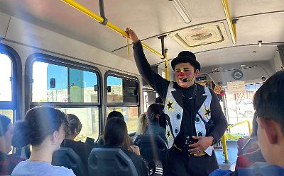 LuisValLe_A's tweet photo. 🤡Payasos usando el transporte público en Jalisco: https://t.co/8uSoAMYqw4