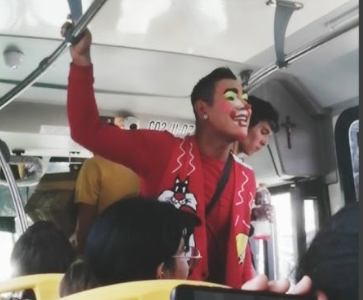 LuisValLe_A's tweet photo. 🤡Payasos usando el transporte público en Jalisco: https://t.co/8uSoAMYqw4