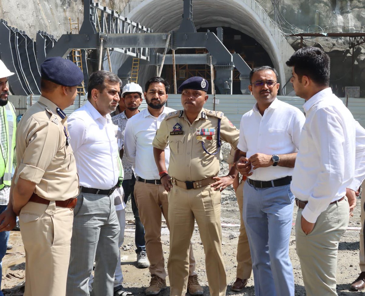 diprjk's tweet photo. Divisional Commissioner Jammu, Ramesh Kumar and IGP Jammu Zone Bhim Sen Tuti today reviewed arrangements for Shri Amarnath Ji Yatra-2026 in Ramban and assessed progress on the NH-44 four-laning project.

The Divisional Commissioner inspected facilities at Yatri Niwas Chanderkote and reviewed accommodation, sanitation, medical, security and langar arrangements along the yatra route.

He directed the DC and SSP Ramban to closely monitor all preparations to ensure the smooth and successful conduct of the yatra.

#ShriAmarnathJiYatra2026 #AmarnathYatra #Ramban #YatraPreparations #YatriNiwas #JammuAndKashmir #PilgrimSafety #InfrastructureDevelopment #JKGovernment #YatraManagement

📌 Follow:
X @diprjk | Instagram @dipr_jk
@OfficeOfLGJandK @CM_JnK