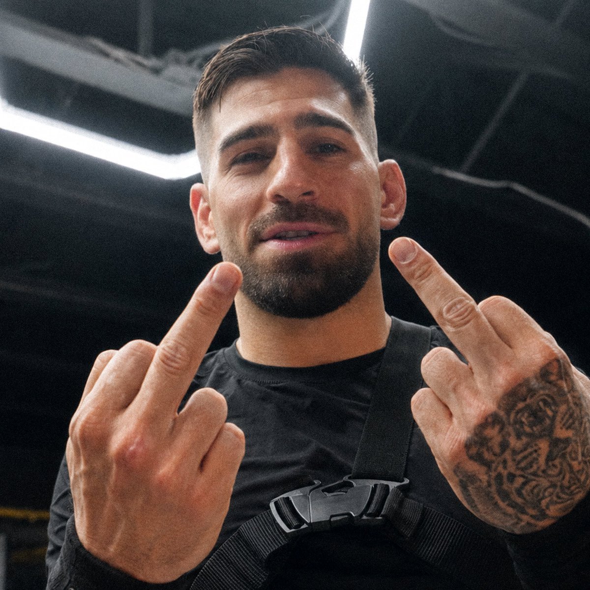 CagePulse_'s tweet photo. 😳 Ilia Topuria’dan Justin Gaethje'ye. https://t.co/4gt0g2ygvd