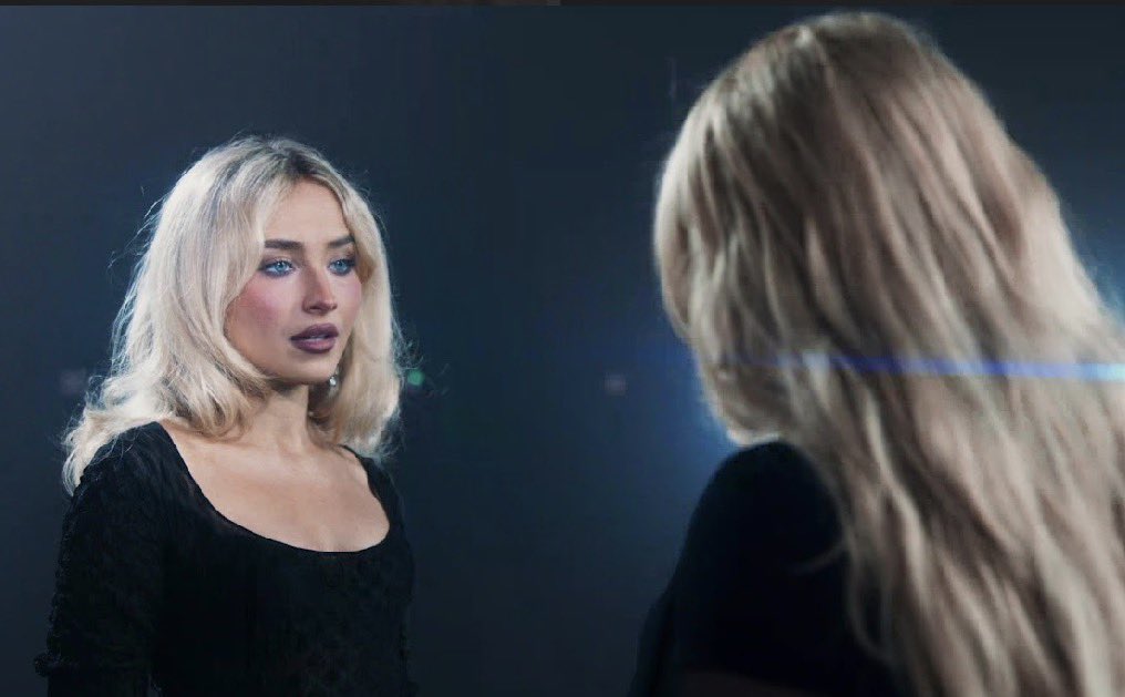 eternalsabrinas's tweet photo. one queen looking at another queen https://t.co/WX9vf4gnzO