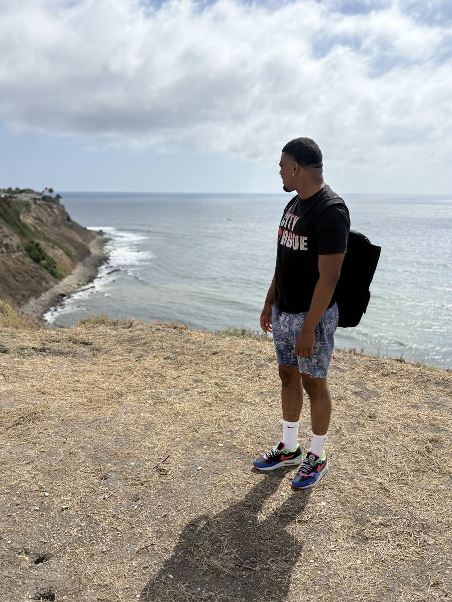 GMB_Jae's tweet photo. Yall can have the parties I just want the beaches and views all summer #CancerMan #mentalhealthawareness #SummerBaby https://t.co/YEy9imLnWb