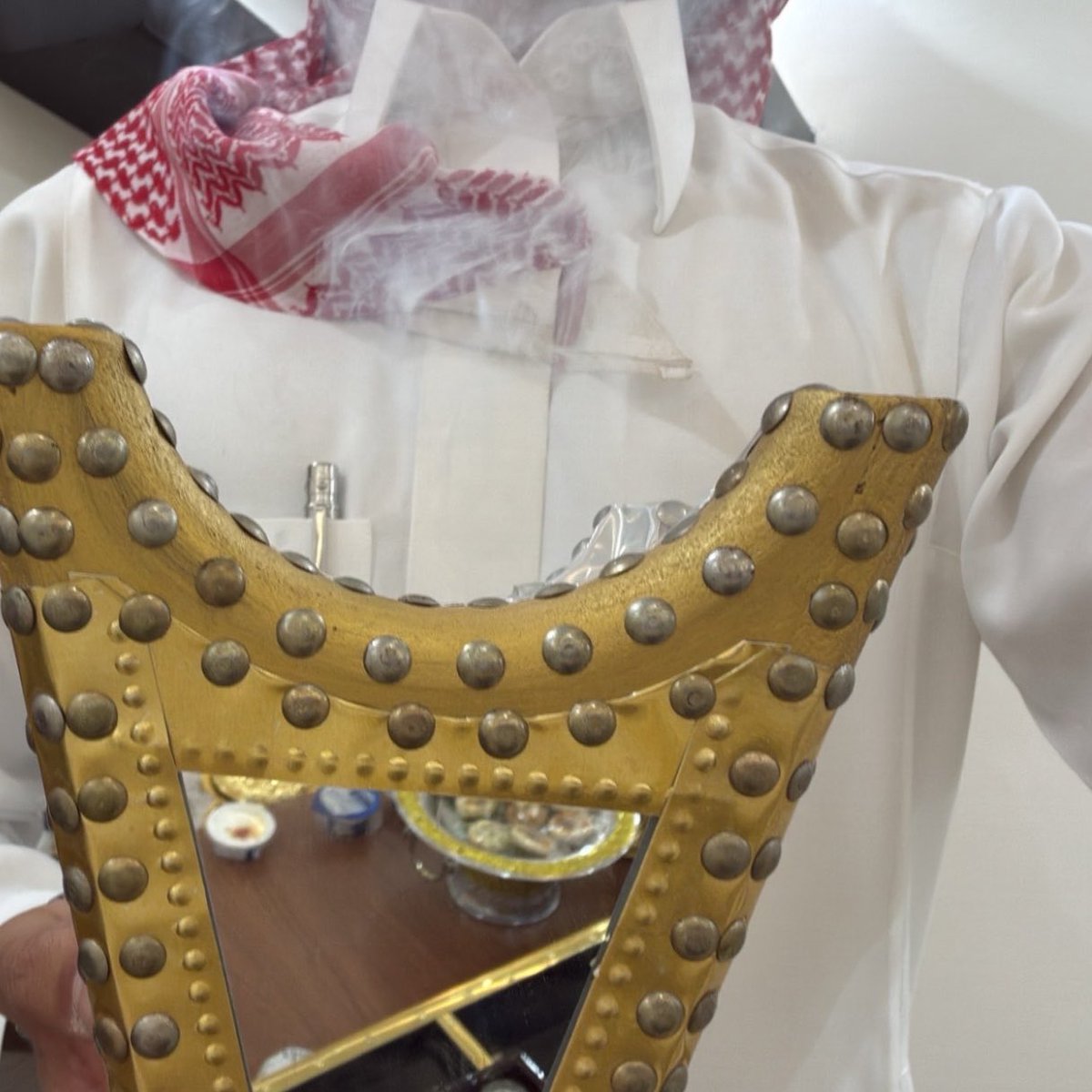 if6nr's tweet photo. ياجعل سمعتنا مثل كسرة العود 
لا صابها حّر الجمر تظهر الطيب https://t.co/n87DBykqhZ
