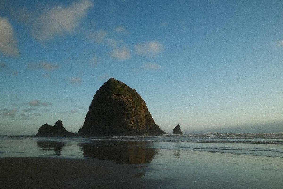 veletscsvar's tweet photo. along the oregon coast ⛰️🌊 FUJIFILM X100VI 📸 https://t.co/sH1QHobEEI