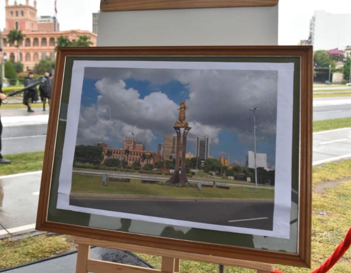 luisbello_asu's tweet photo. La Virgen Nuestra Señora de la Asunción, patrona de la República del Paraguay y Mariscala del Ejército Paraguayo, tendrá un hermoso monumento frente al Palacio de López, mirando hacia la bahía de Asunción.

Será un nuevo ícono de nuestra capital, un símbolo de fe, identidad y esperanza para las futuras generaciones.

Dentro de unos meses estará allí, cuidando y protegiendo a toda la ciudad.