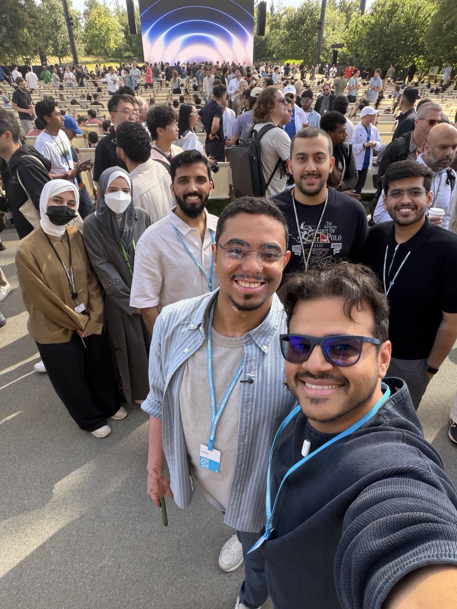 falsaif's tweet photo. الوفد السعودي 🇸🇦 المشارك في #WWDC اعلاميين وطلاب من اكاديمية طويق ومطورين https://t.co/aVtgS036NN
