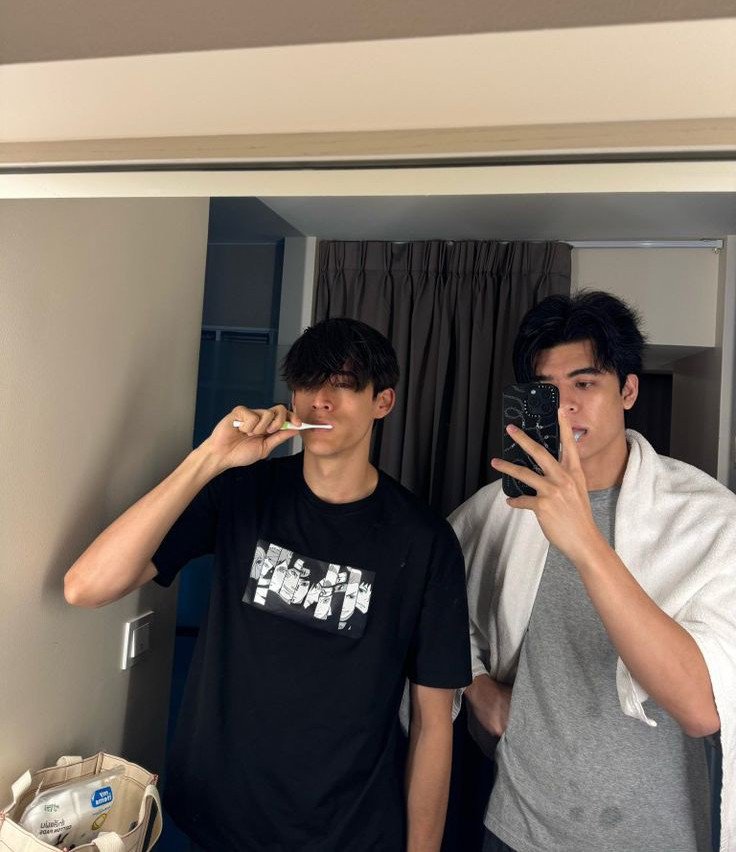 minimw69's tweet photo. udah berapa tahun sih ga dapet mirror selfie jossgawin edisi baru bangun tidur itu??😔

*ini pertanyaan hiperbola*

#JossGawin #จอสกวิน https://t.co/iydIfgiueP