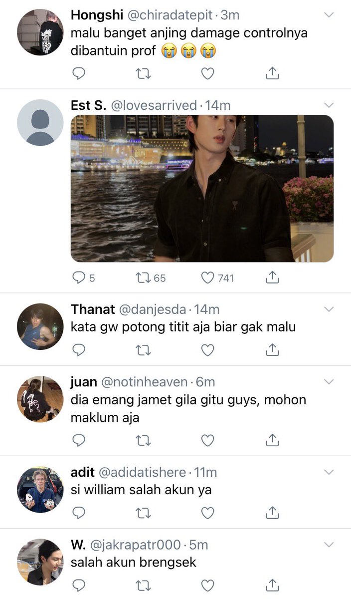 deanmothism's tweet photo. #williamest one tweet local au ☆ 
prof. est supha and his little fiancé
si dd salah akun ( yang posting foto prof itu si dd, prof lagi sibuk ) https://t.co/rFvWcpVXHy