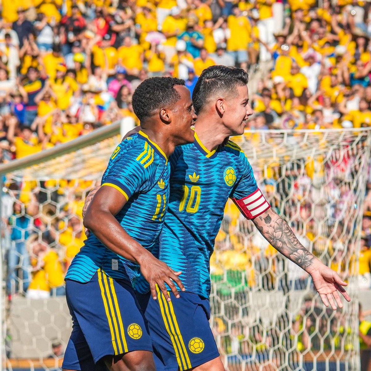 jamesdrodriguez's tweet photo. Seguiremos mejorando para lo que viene. Todos juntos 🇨🇴 https://t.co/rjUnI6u4lG