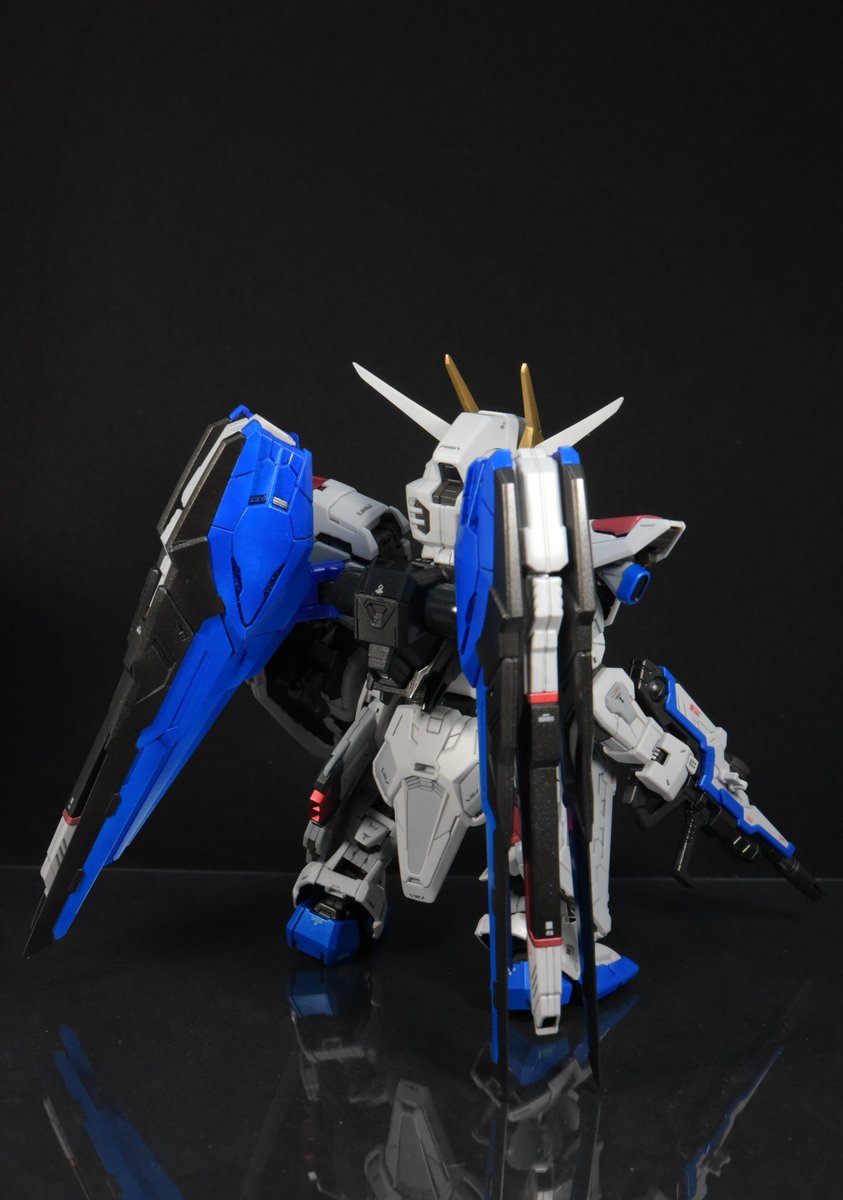 ducati_HONDA's tweet photo. #MGSD フリーダム 完成!
エアリアルに続いてMGSD2作目で、今回もガンプラの進化を実感できる素晴らしいキット。
部分塗装、微工作でフツーに作ったつもりですが、MGの名を冠するだけあってやはり大変でした。
#ガンダムSEED
(1/2) https://t.co/9995UbYdUw