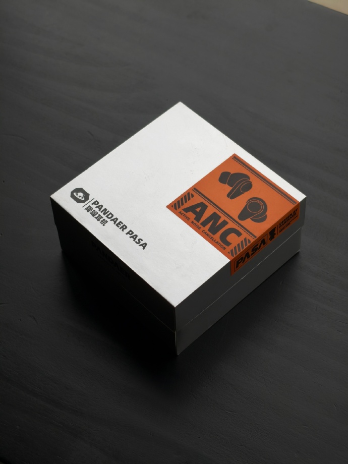 Emilian83460683's tweet photo. Just unboxed my new wireless earbuds — crystal-clear sound and super comfy! No more tangled wires, game-changer for my daily commute. https://t.co/3sKi9sjd1E