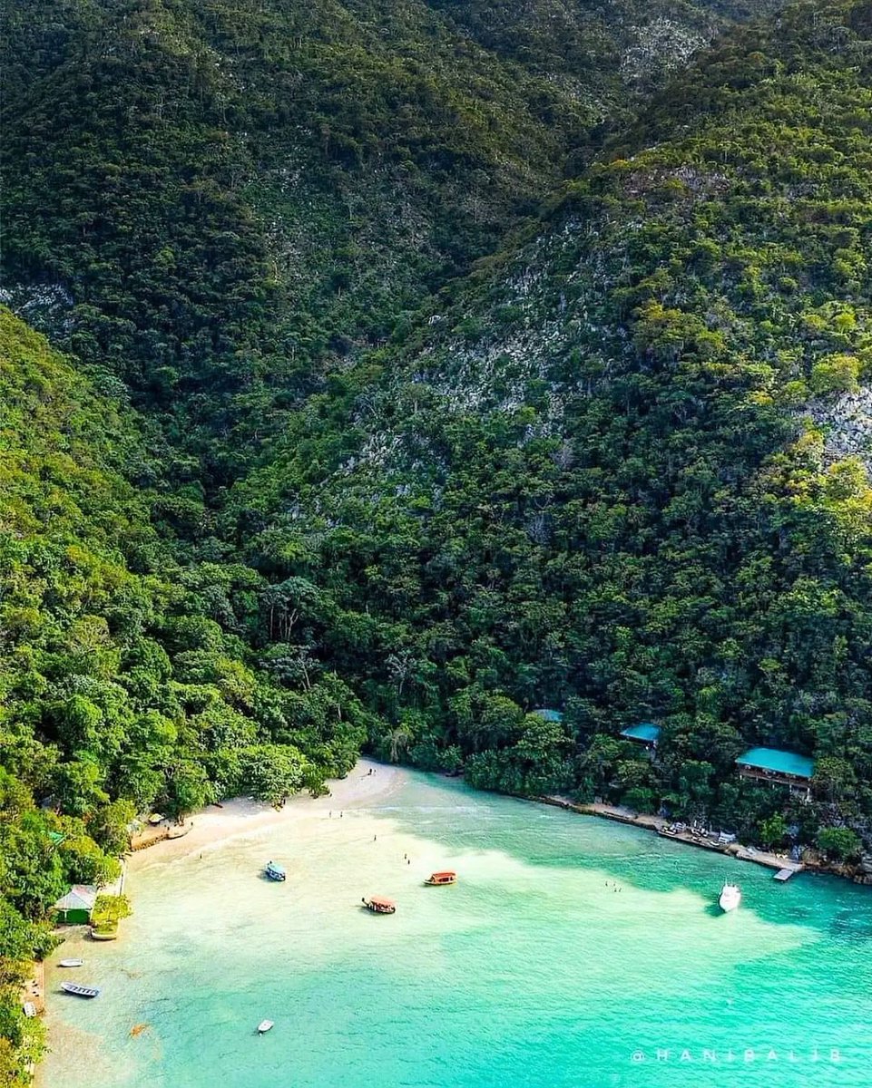 Bitcoin_Xoe's tweet photo. Good morning 😎

Follow along as i document #bitcoin adoption in #Haiti🇭🇹, Latin America, Africa and developing countries.

Want to support? Follow my page, send a #BTC⚡️ tip, and visit our store for fresh #Bitcoin merch.
(\_/)
( •_•)
/ >👕 
https://t.co/1YLHcAPjyA

#BTC Onward 🧡🌍🦾