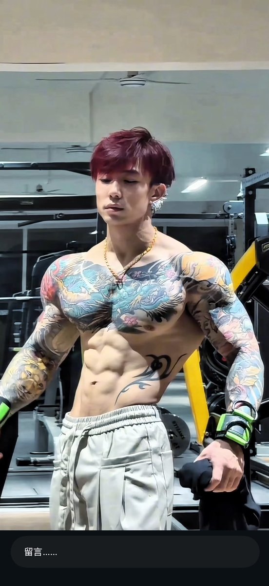 L__1999__'s tweet photo. 每天認識一個陌生人直到身材變成圖中這樣Day-28

健身一直斷斷續續，加上骨折剛養傷完回歸
決定從今天開始每天找一個人一起運動
不分男女老少
不論資歷長短
不管認不���識
如果你也剛好覺得自己一個健身沒有動力的話
底下留言挑一個最早留言的
我們明天一起去運動💪
主要在開元健工，但市區也都可以去，什麼運動也都可以嘗試

#長期徵健友也徵長期���友
照片轉載於Ig: Jian.g576