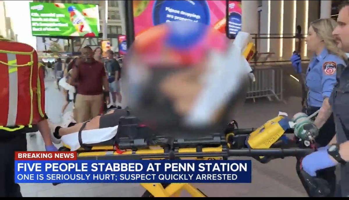 Misster_Big's tweet photo. me aura farming in the backround during the penn station stabbing https://t.co/k9xcce842G