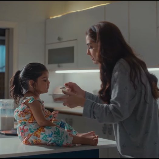 edixposts's tweet photo. All of us thought that haroon is a single father in the show but it turns out that khushi is the single mother. 

Both are divorced 😭🤎

#AikMohabbatAur https://t.co/VwBWIawTgK
