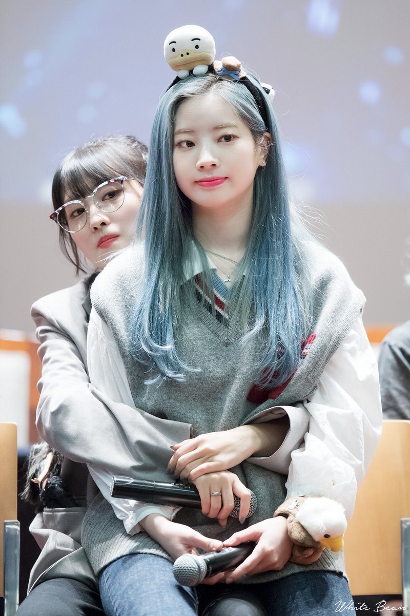 ichisane's tweet photo. dahyun really loves to sat on momo lap...and momo happily accepted it https://t.co/S0mzOpBbBH