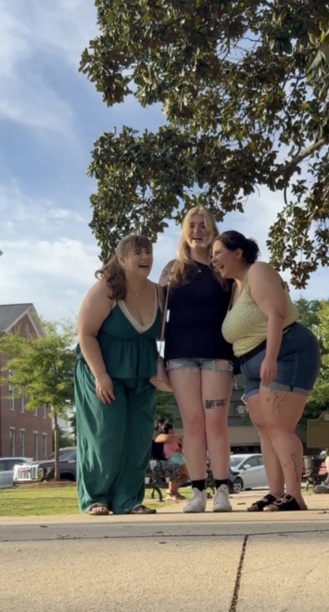 antitheticalex's tweet photo. happy #NationalBestFriendsDay to the best group of girls i know. i love you 3 more than life itself and couldn’t imagine my life without you guys 💕🍒

@rwylexme @dontblamerhi @ twitterlessgabby https://t.co/eL6InWlkFa