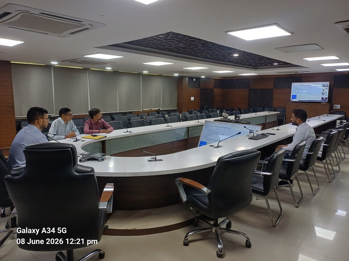 CollectorGodhra's tweet photo. માન. ઉદ્યોગ કમિશ્નરશ્રીના અધ્યક્ષપદે વાઈબ્રન્ટ ગુજરાત રિજિયોનલ કોન્ફરન્સ ના આયોજન અન્વયે યોજાયેલ VCમા હાજર રહી વાયબ્રન્ટ ગુજરાત રિજિયોનલ કોન્ફરન્સ માં કરવાની થતી કામગીરી અંગે મળેલ જરૂરી સૂચનાઓની નોંધ લીધી.@CMOGuj @RameshKataraMLA @rmanjhu @GujIMDept @InfoGujarat https://t.co/XY5v7puZnq