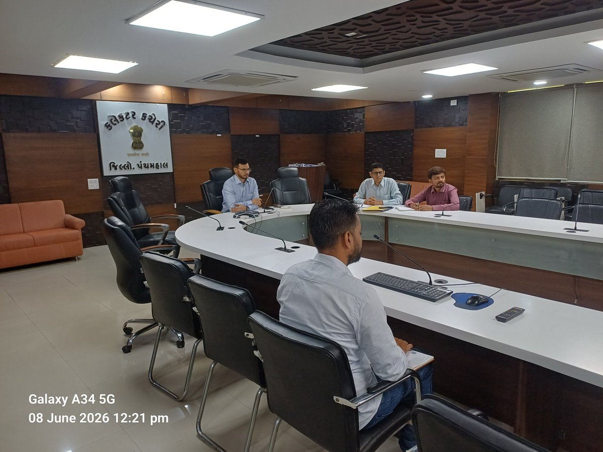 CollectorGodhra's tweet photo. માન. ઉદ્યોગ કમિશ્નરશ્રીના અધ્યક્ષપદે વાઈબ્રન્ટ ગુજરાત રિજિયોનલ કોન્ફરન્સ ના આયોજન અન્વયે યોજાયેલ VCમા હાજર રહી વાયબ્રન્ટ ગુજરાત રિજિયોનલ કોન્ફરન્સ માં કરવાની થતી કામગીરી અંગે મળેલ જરૂરી સૂચનાઓની નોંધ લીધી.@CMOGuj @RameshKataraMLA @rmanjhu @GujIMDept @InfoGujarat https://t.co/XY5v7puZnq