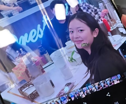 LucexHeart's tweet photo. Knetz Criticize NewJeans Hanni For Her Weight Gain?!
https://t.co/AIoQoMyNi8

#HANNI #NJZ #newjeans https://t.co/dbq438UNWB