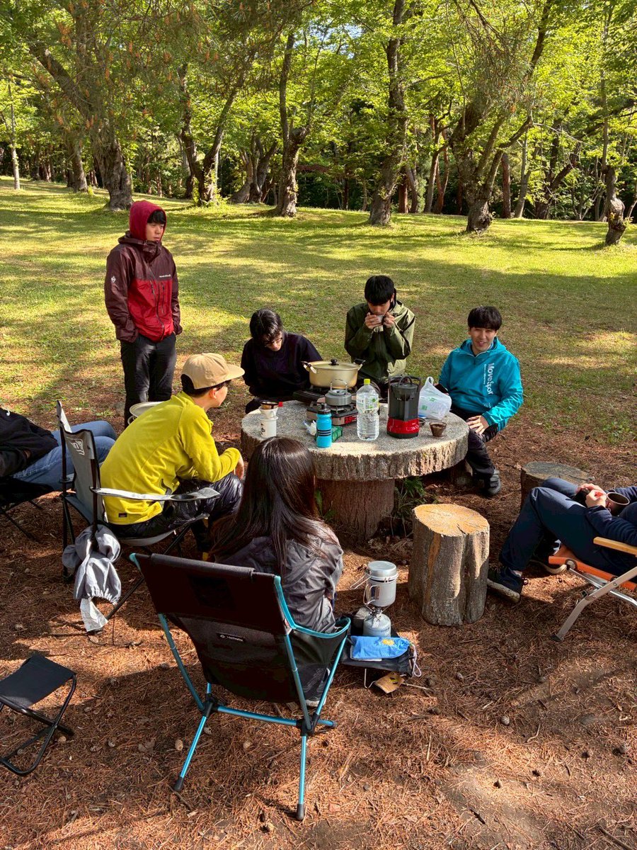 UHCC2015's tweet photo. 6/6~7 新歓キャンプ
新歓として桜林公園でキャンプをしました。
学部生から院生まで幅広い年代が参加し、交流を深められました。協力して作ったカレーは絶品でした🍛 https://t.co/Sj84KWyZqR