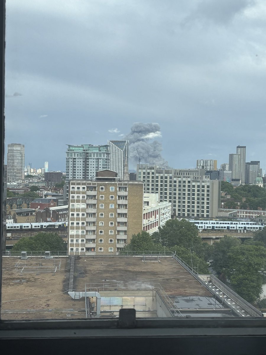 clark_cat's tweet photo. Also seeing this fire in SE London from Waterloo #londonfire https://t.co/OLPxAsGo1A