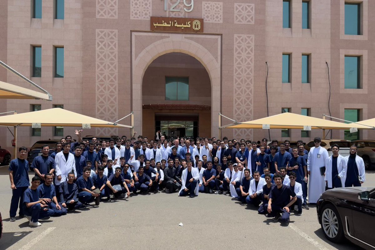 med46tu's tweet photo. بفضل الله نختتم عامنا الدراسي الأول بكل ما حمله من تحديات وتجارب وإنجازات
شكرًا لكل من كان جزءًا من هذه الرحلة، ونسأل الله التوفيق فيما تبقى من المشوار🌟 https://t.co/2vhgI6hIeU