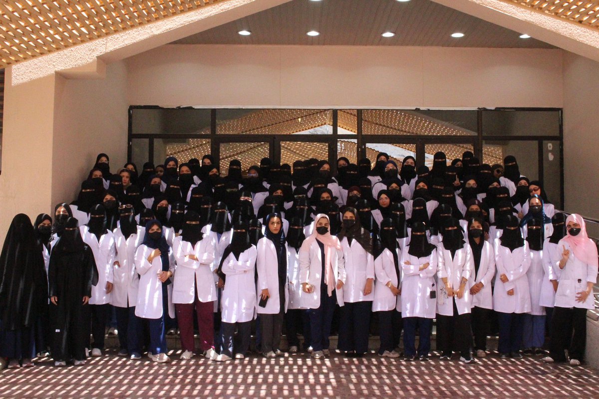 med46tu's tweet photo. بفضل الله نختتم عامنا الدراسي الأول بكل ما حمله من تحديات وتجارب وإنجازات
شكرًا لكل من كان جزءًا من هذه الرحلة، ونسأل الله التوفيق فيما تبقى من المشوار🌟 https://t.co/2vhgI6hIeU