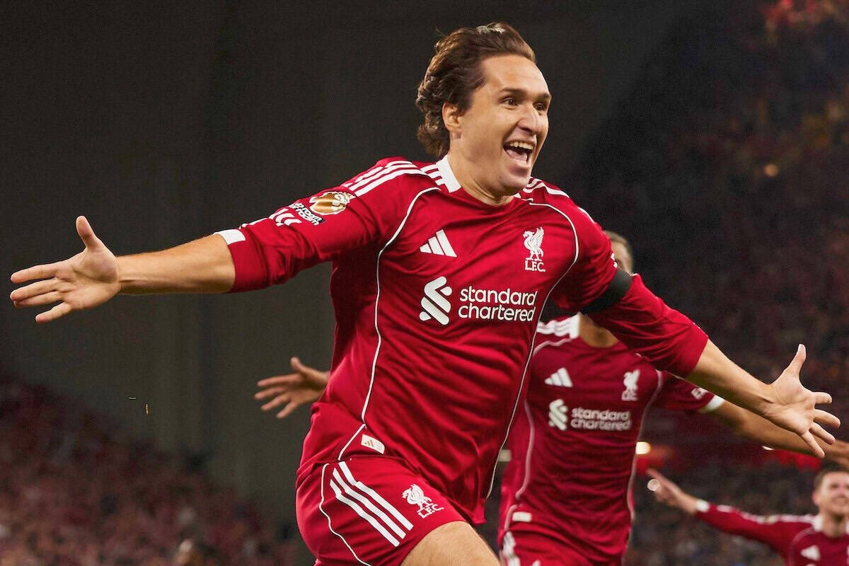 MilanMaljan's tweet photo. Milan fans, would you take Chiesa as a Leão replacement? https://t.co/3nnaT5RXt1