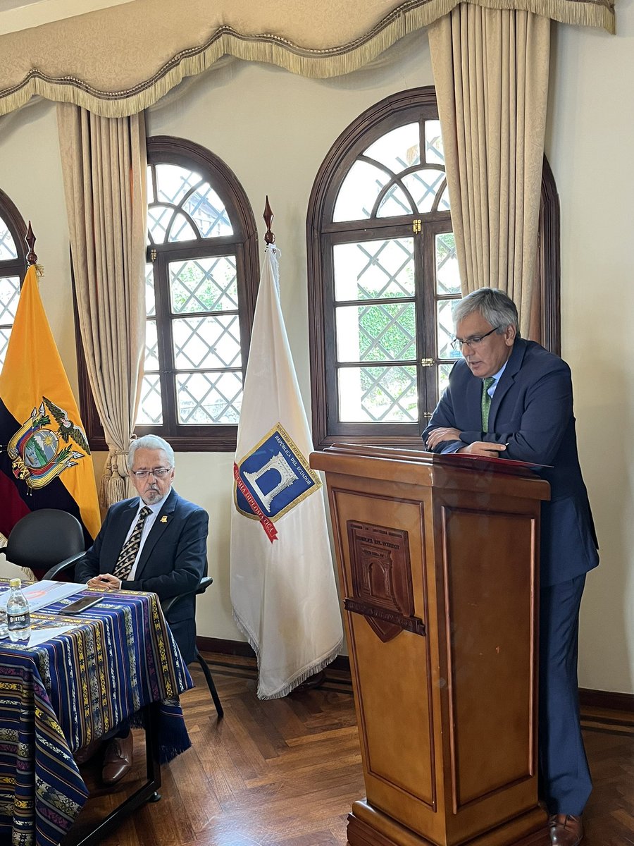 AcdiplomaticaEc's tweet photo. En las instalaciones de la Academia
Diplomática "Galo Plaza Lasso" tuvo lugar la conferencia “La Dimensión Cultural en la Gestión de la Embajada del Perú” a cargo del señor Eduardo Zeballos, Embajador del Perú. https://t.co/nfL8YG1hmm