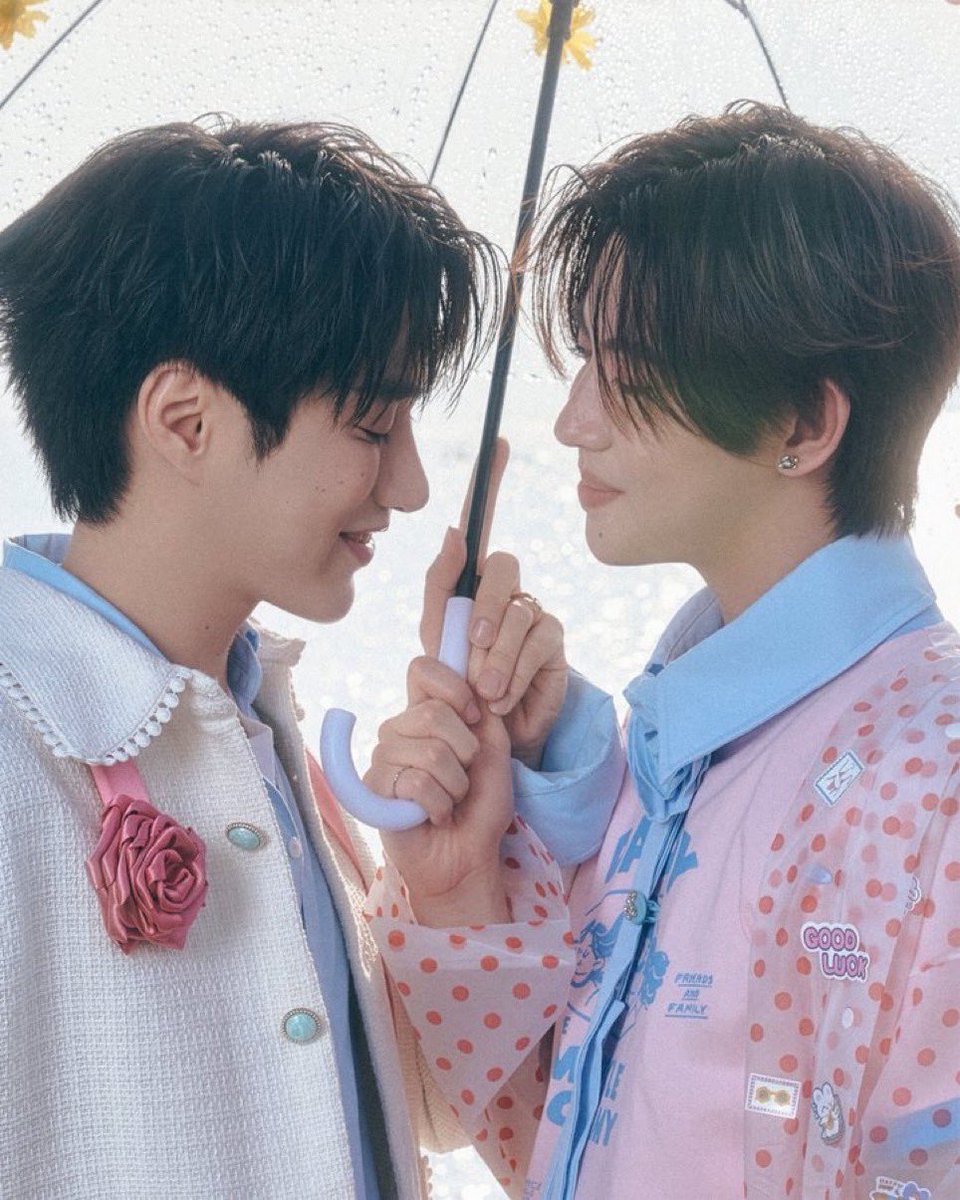 cIoudfiIe's tweet photo. so lesbian coded (femme x femme) https://t.co/F2E5jsMdPl
