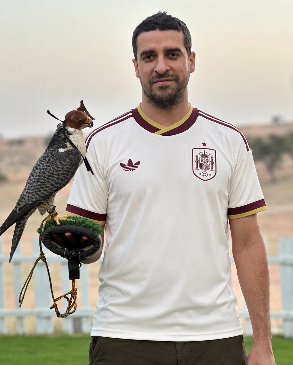padrura's tweet photo. SORTEO CAMISETA DE ESPAÑA 🇪🇸

Requisitos para participar:

- Seguir a @Futhoops
- RT este tweet
- Si mencionas a un amigo más posibilidades

📢 El ganador se anunciará el 15 de Junio después del partido de España https://t.co/hWexIlhhzP