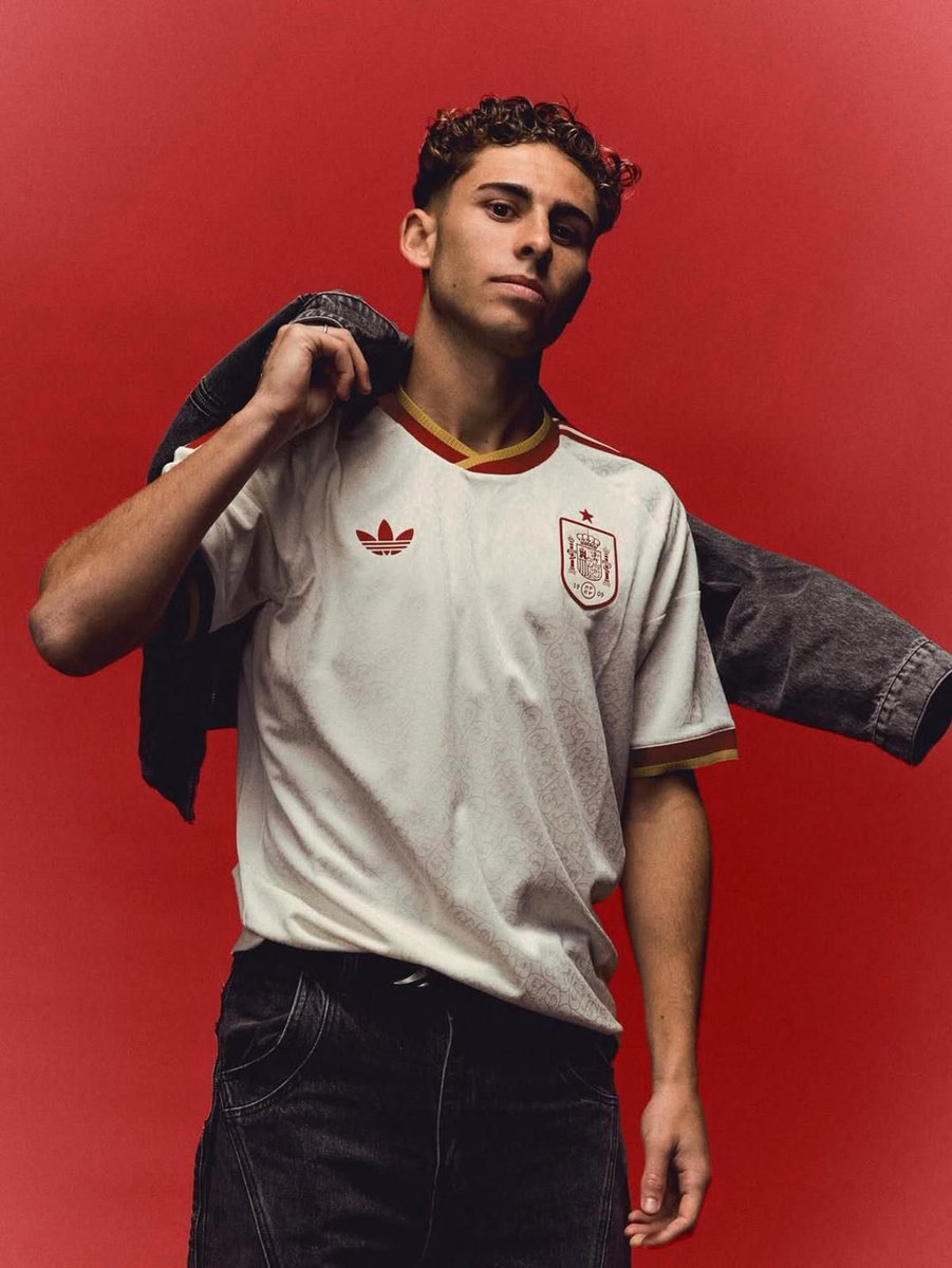 padrura's tweet photo. SORTEO CAMISETA DE ESPAÑA 🇪🇸

Requisitos para participar:

- Seguir a @Futhoops
- RT este tweet
- Si mencionas a un amigo más posibilidades

📢 El ganador se anunciará el 15 de Junio después del partido de España https://t.co/hWexIlhhzP