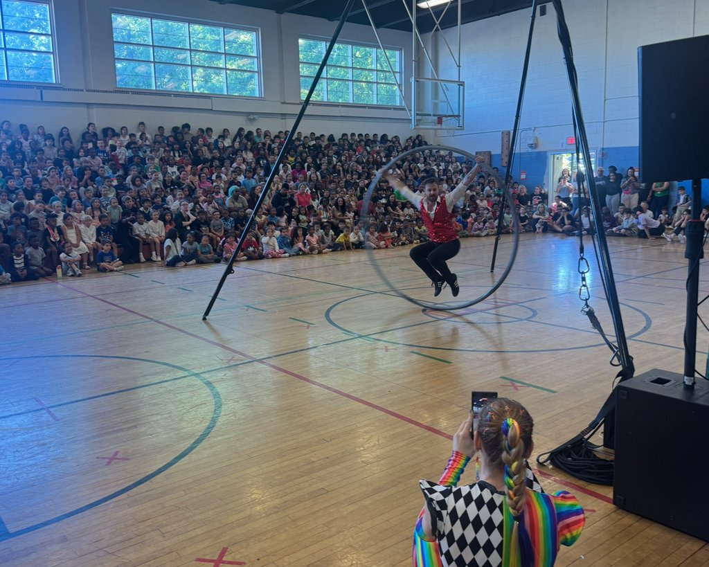 PEARLS_YPS's tweet photo. Circus visits PEARLS. Today they put on a show for the whole school. Our 5th graders will be working with the performers all week to put on their own show Friday! https://t.co/VxLjDbYX7b