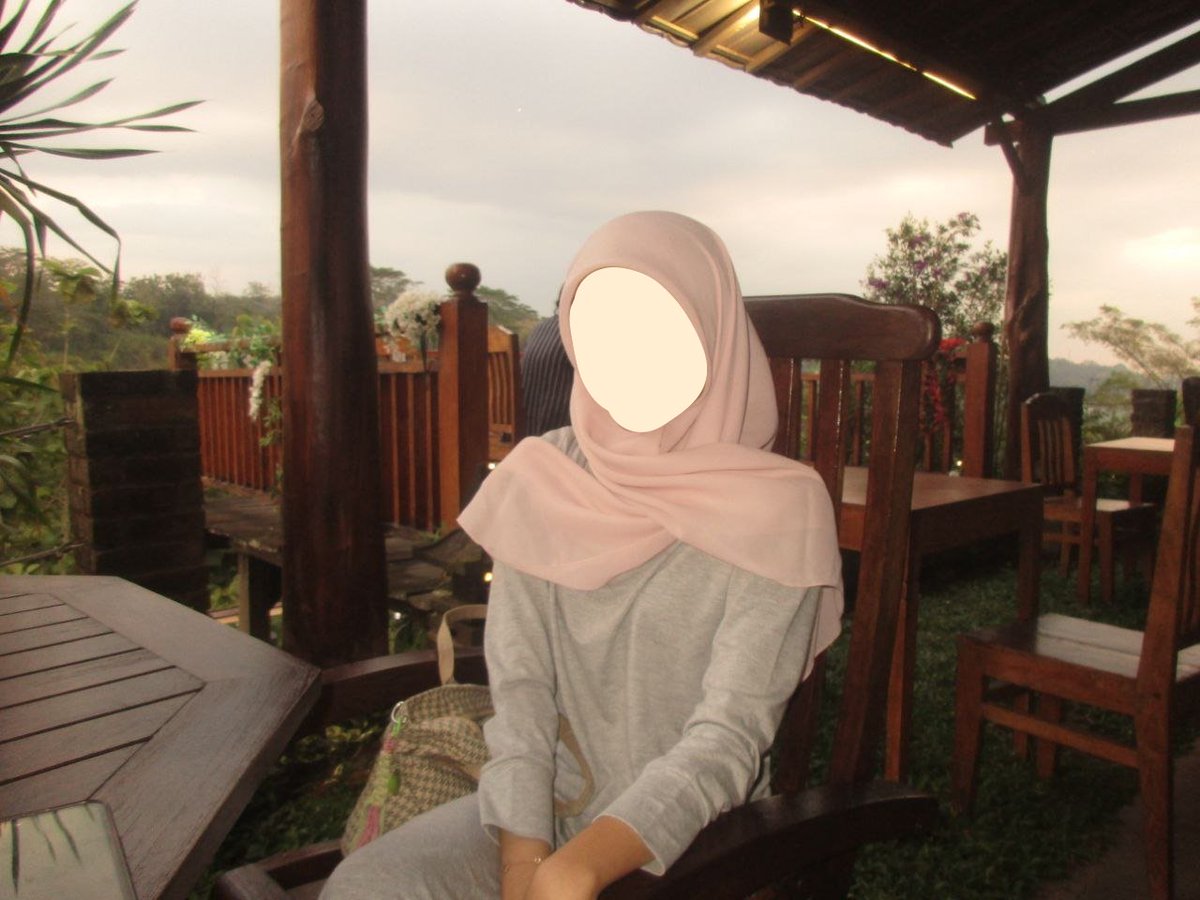 raedyane's tweet photo. • Condition:
- Body 9,5/10
- Lensa 10/10
- Layar 10/10
- Flash on/off berfungsi
- Zoom in/out berfungsi

• Kelengkapan:
- Unit camera
- Baterai camera
- Charger baterai
- Card reader type c
- Memori card
- Pouch camera https://t.co/ov42YucZ9D