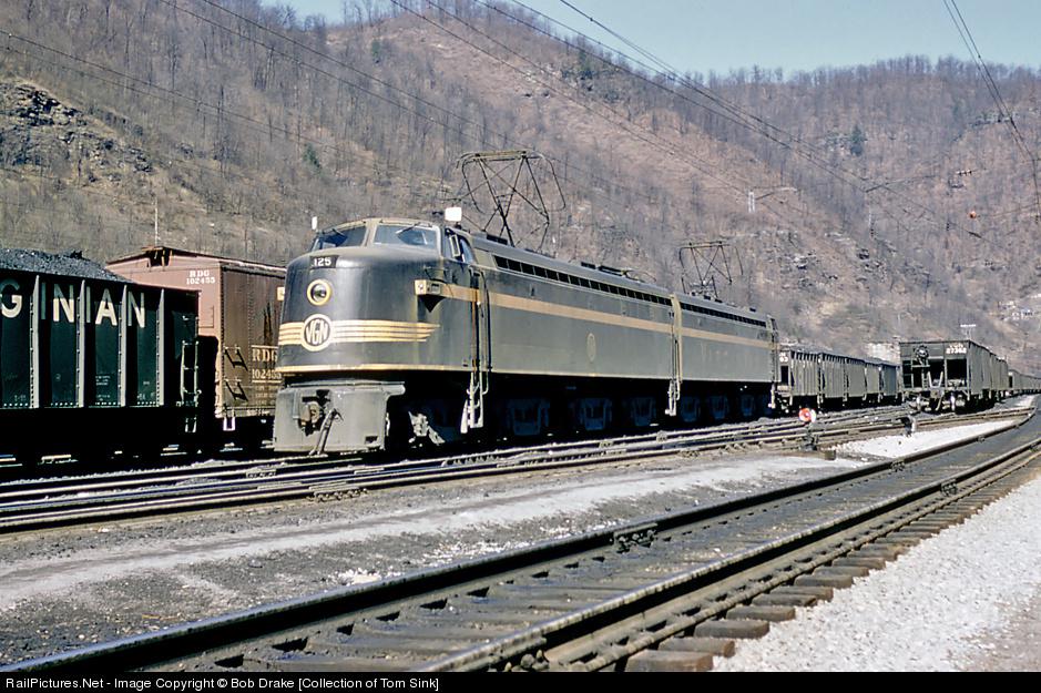 NJP_Productions's tweet photo. as a railroader, most of the guys I know usually either support it or are indifferent. its almost entirely the execs and lobbyists that are pushing back. bring back the EL-2Bs  and EL-3As or something that looks good https://t.co/ltSZ15xkjb