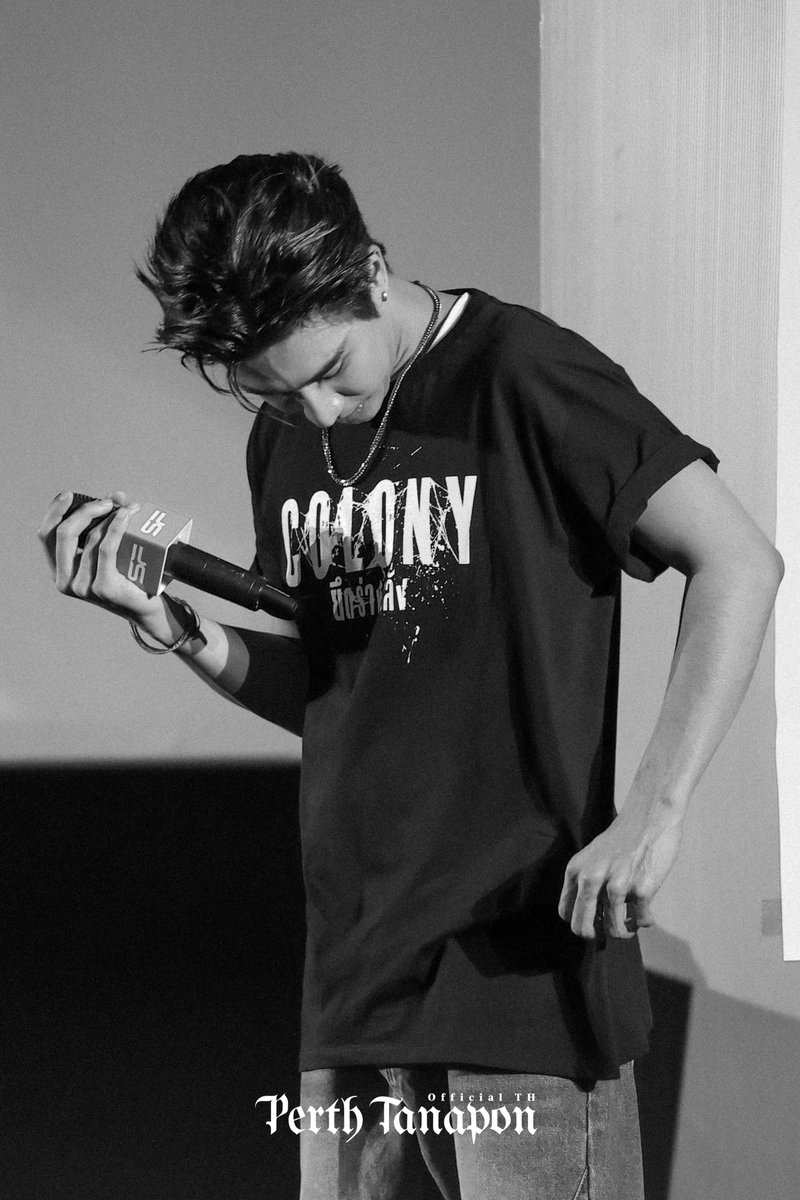 PerthOfficialTH's tweet photo. แบดแบบมีสไตล์...หล่อแบบไม่มีที่ติ🤟

PSDFAMILY MOVIE TIME COLONY

#SFxPerthSantaDomiia 
#PerthTanapon #KDPPE https://t.co/fjIHXwW3Zq
