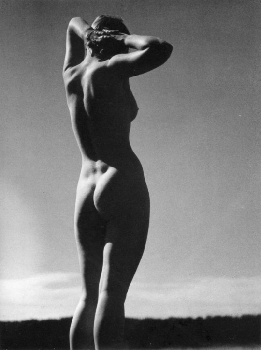 zony8's tweet photo. Andreas Feininger, 1933. https://t.co/TJIXxavZmT