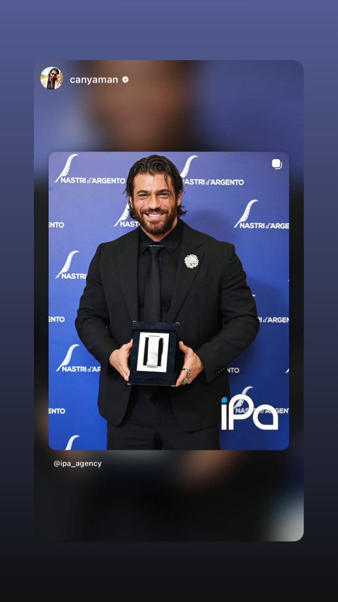 Toscacy's tweet photo. Meritatissimi riconoscimenti al nostro attore internazionale #CanYaman lui si che si che è internazionale non chi si professa tale senza titolo alcuno https://t.co/9yH2qE95r9