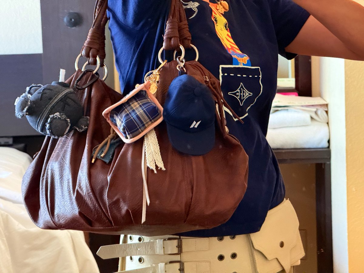 berryluckycharm's tweet photo. idk about yall but i love mine and even wore it down this tour from using it so much https://t.co/e0z7fAq9cR