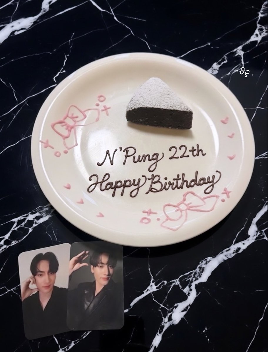 mell0xx_'s tweet photo. ꙳⸜ 𝖧𝖺𝗉𝗉𝗒 𝖡𝗂𝗋𝗍𝗁𝖽𝖺𝗒 🎂 ⸝꙳

ขอให้วันนี้เป็นสมบัติล้ำค่าที่พิเศษนะ .⋆𝜗𝜚 . 
สู้ๆในแบบของ N'Pung แล้วขอให้มีความสุขนะㅠ ̫ㅠ♡ ปีนี้จะไปเจอบ่อยๆ แน่นอน✈️➿

HBD TO PUNG 22YRS ❤︎ ͛⟡.⋆
#GoldenRisingPung22YRS
#pungphirunwat https://t.co/JzAAkr4Yaa