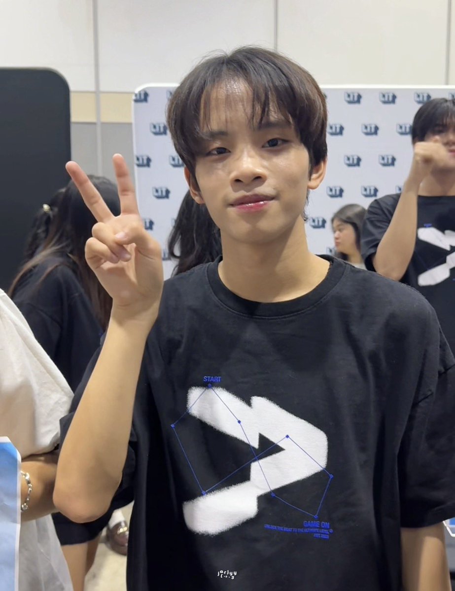 jarjyy's tweet photo. ⠀
⠀⠀⠀⠀⠀⠀⠀⠀⠀𝟬𝟬.𝟬𝟬 🎂⭐️
⠀⠀⠀⠀⠀: วิคเตอร์ 20 ขวบแล้ว ◡̈ !

⠀⠀⠀( #VICTOR_LE7EL 🐒 , #LE7EL )
⠀ https://t.co/9LxoOTtk4q