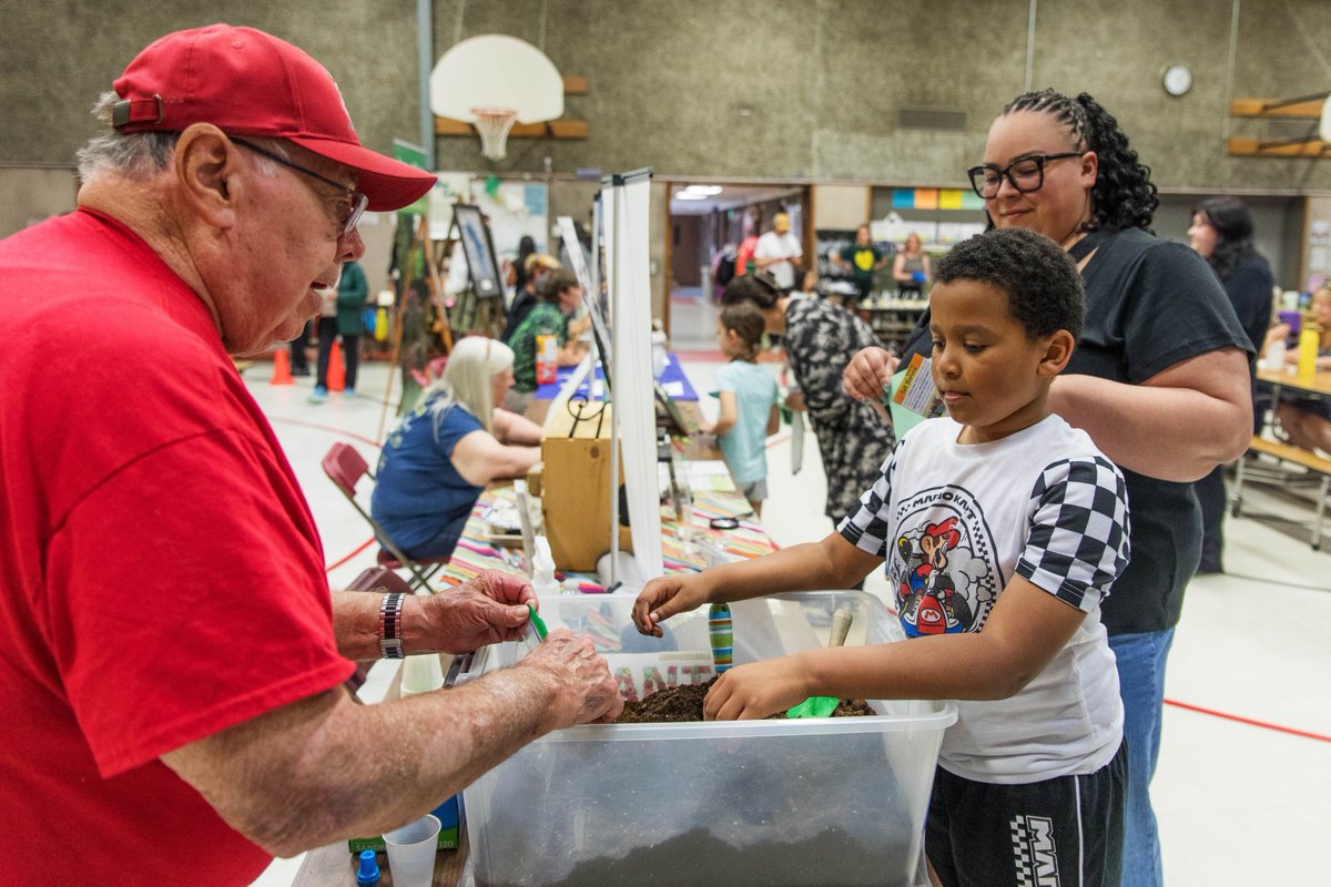FWPS210's tweet photo. @CamelotFWPS Green Festival brought students, families &amp; community partners together for sustainability, environmental stewardship and hands-on learning. As a National Green Ribbon School, Camelot creates opportunities for families and the community to learn and grow together. https://t.co/ajb1OUL1Tl