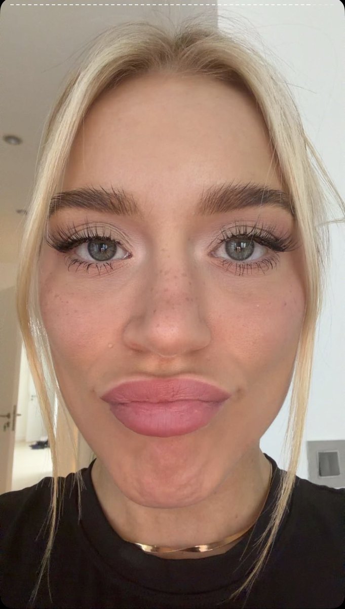 simp4sadiesfeet's tweet photo. Elle Brooke out here on Snapchat showing us what’s got her so gassy💚💨 Gooners love snap faceporn and stinky pornfarts!! 💩
#wankchat https://t.co/GmnNLhu04c