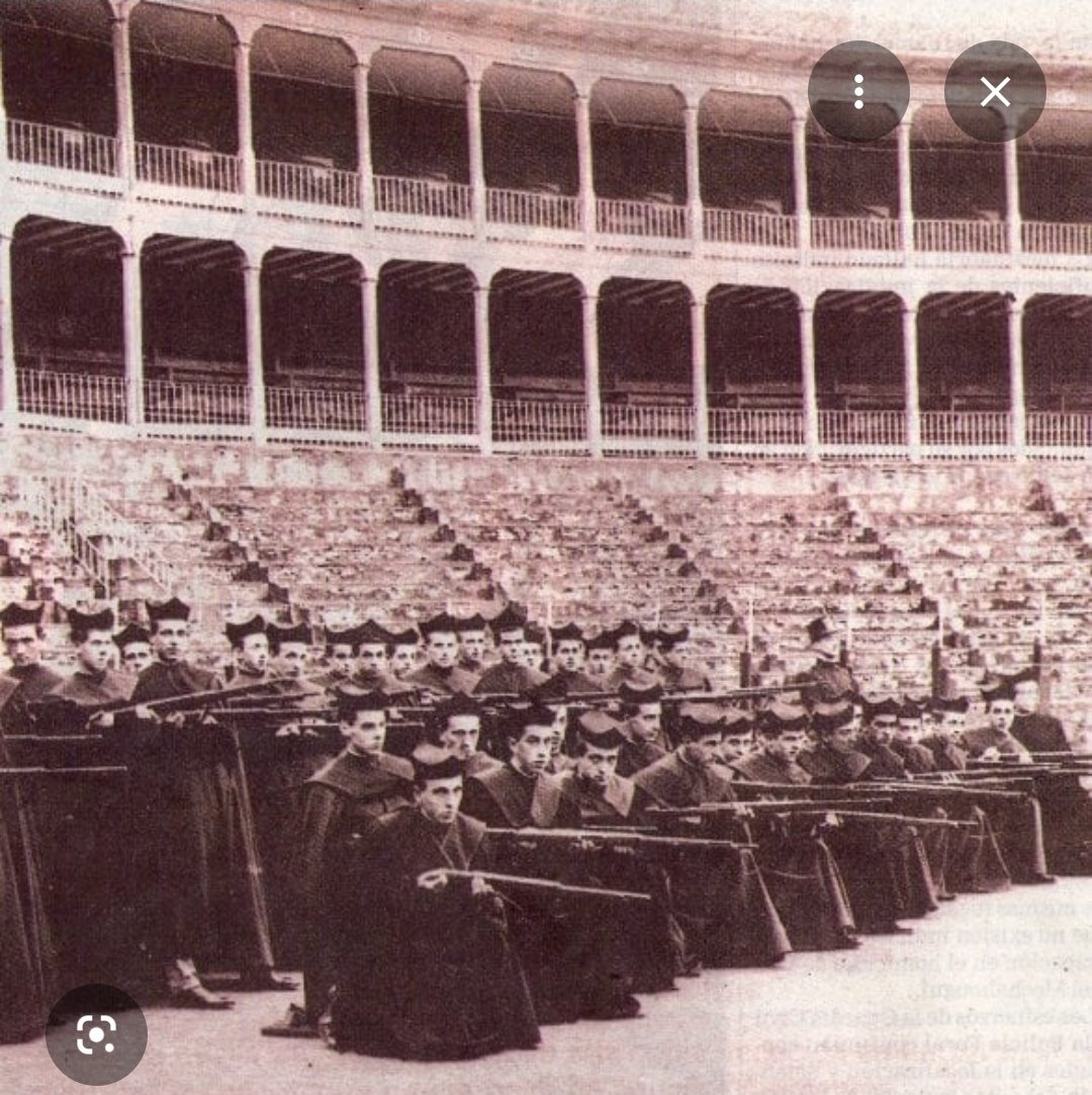 juanjodom's tweet photo. Plaza de toros de Pamplona durante la Guerra Civil española. 
La Iglesia católica siempre con los fascistas y los nazis. 
Pío XII colaboró con los nazis. Oye, hoy el jefe de la teocracia católica no ha pedido perdón por esto. @psoe https://t.co/eMwmUTDDPR