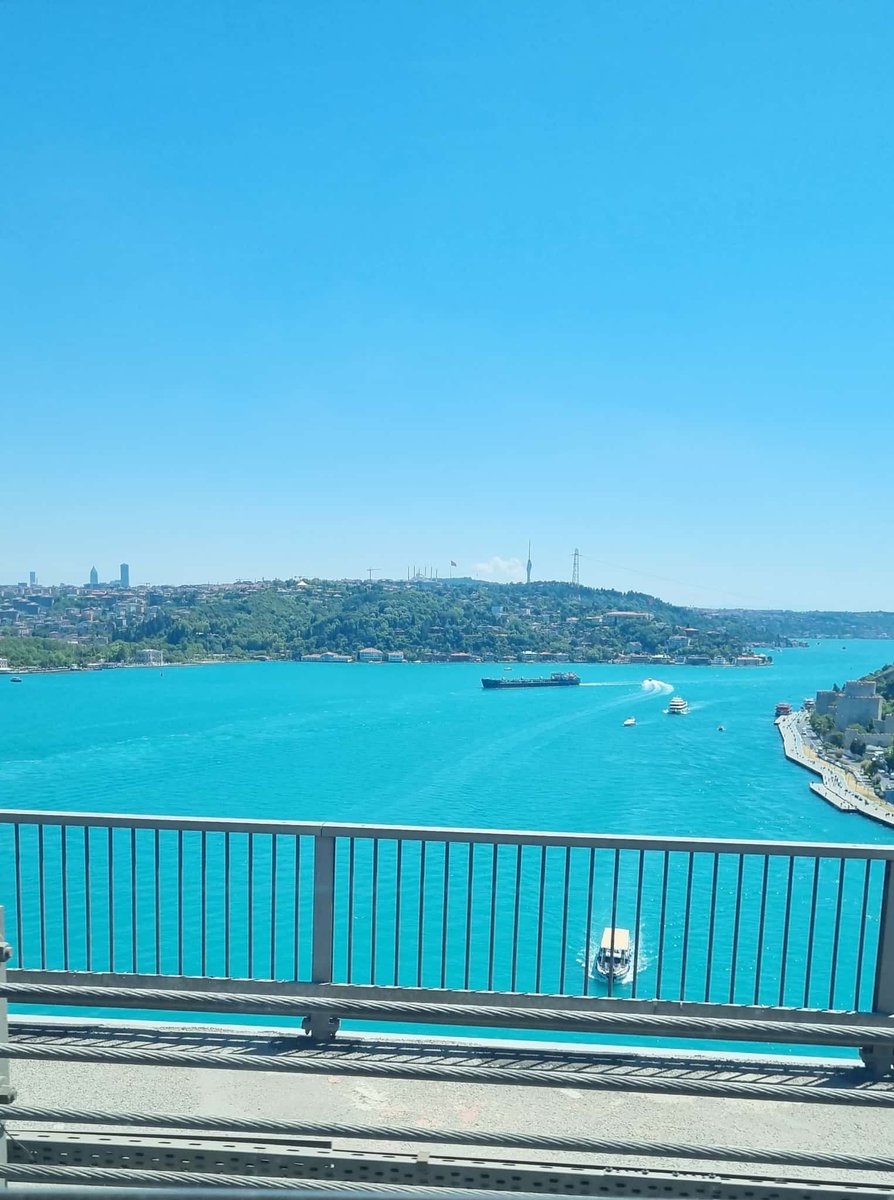 ZeynepTurker's tweet photo. No filter mavi💙🩵🧿
O kadar büyüleyici ki köprüde durmak istedim. 

Aşkım #İstanbul https://t.co/uqgEz1HFrC