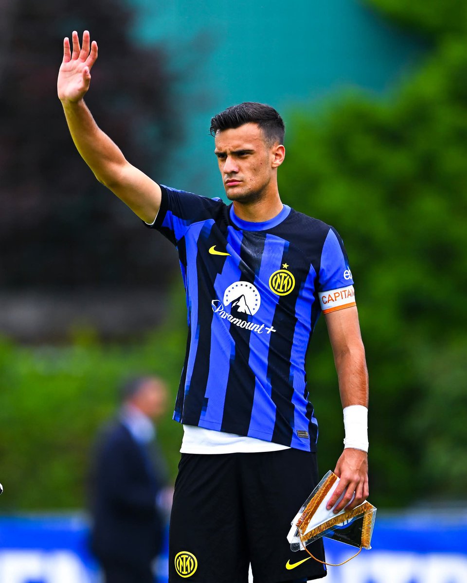 Inter_wm's tweet photo. موريتو :
الأولوية القصوى لـ ستانكوفيتش هي البقاء في الانتر ، حلمه هو الظهور الأول في السان سيرو مرتديًا قميص النيراتزوري وفي ذهنه الأفكار واضحة جدًا ، ثم سنرى ما إذا وصلت عروض وكيف سيقيمها الإنتر ، لكن أولاً يجب أخذ موافقته لأنها أساسية في اتمام الصفقه. https://t.co/JAjkskPZwg