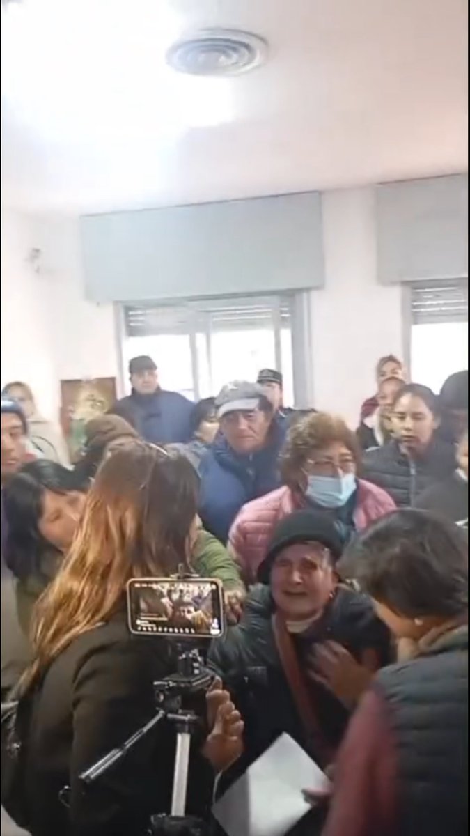 danieldiazz's tweet photo. Vecinos de General Güemes se manifiestan contra los fuertes tarifazos de EDESA

La protesta reunió a numerosos usuarios que denunciaron aumentos que consideran imposibles de afrontar https://t.co/IgCQVmmOgd