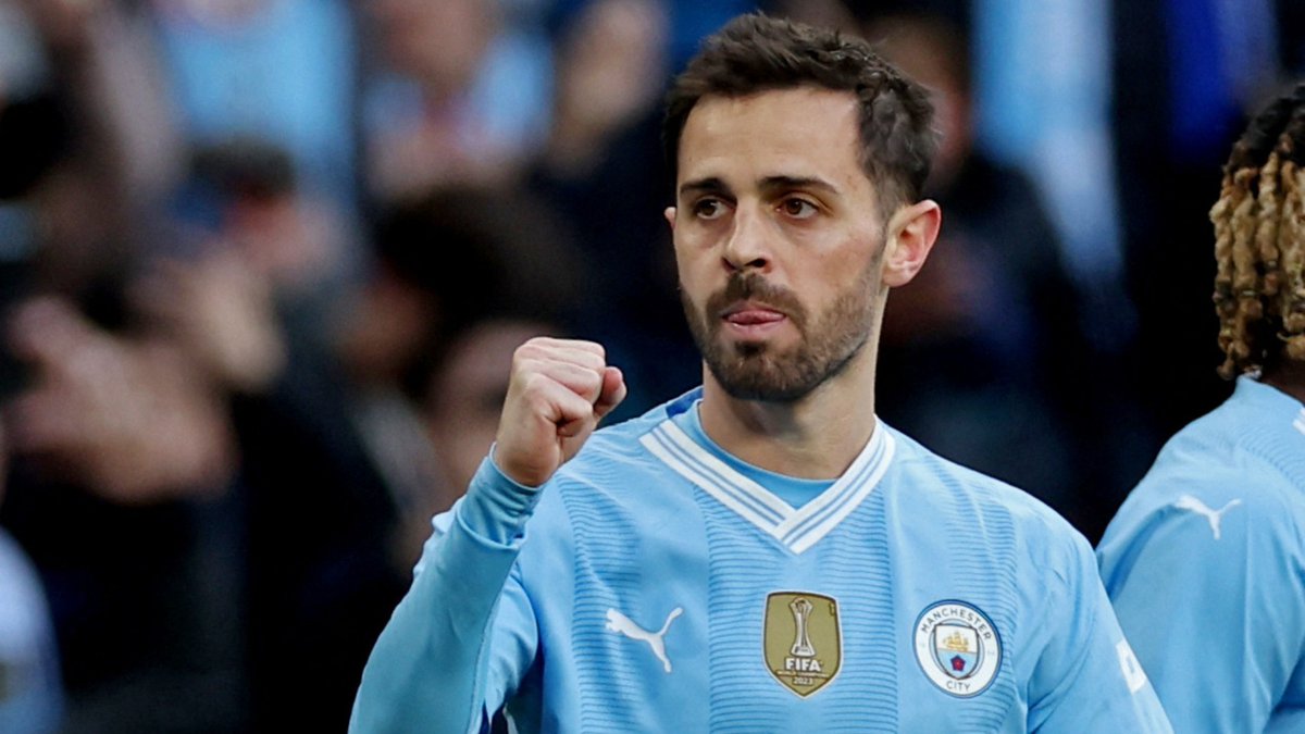esport3's tweet photo. 👋 Bernardo Silva s'allunya del Barça

📲 https://t.co/HmyNx2KrkH https://t.co/h3aShm1j8Z