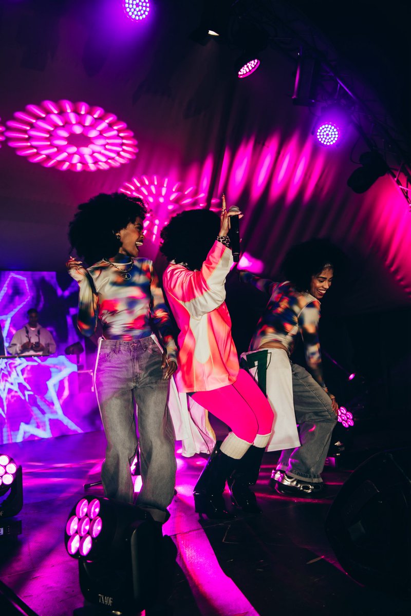 longlivelordkez's tweet photo. Thank you Kimberley 💎🥹🤍✨ first show in my hometown !!!! I’m so grateful to everyone who came out 🕺🏽🪩 u know the story https://t.co/sTRDKMCWjH